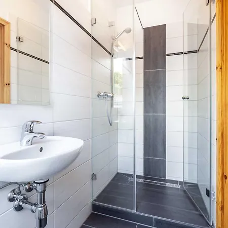 Familien Lucky Bei Kuehlungsborn Ofc 08 Apartment *